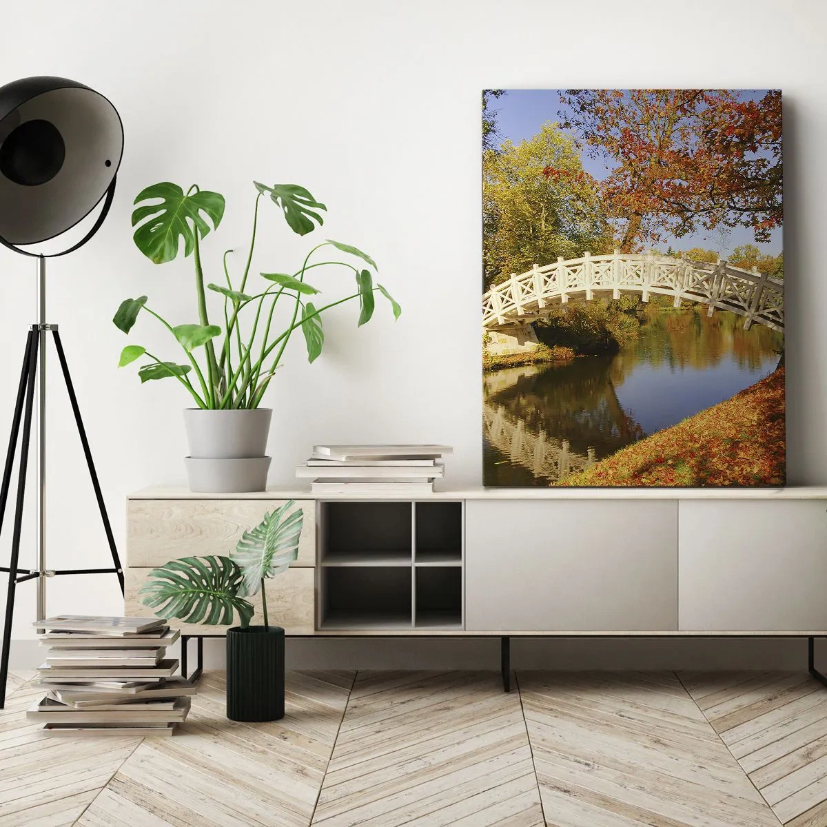 Obraz na płótnie - Biały mostek nad rzeką w jesiennym krajobrazie - 50x70cm - Na białym mostku westchnień - Nowoczesna dekoracja ścienna do salonu, kuchni i sypialni ARTTOR