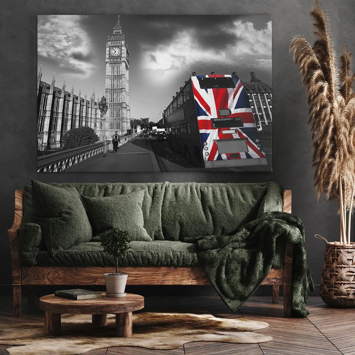 Obraz na płótnie - Big Ben i autobus z flagą Wielkiej Brytanii na tle czarno-białej scenerii - 70x50cm - Dumna i wielka - Nowoczesna dekoracja ścienna do salonu i sypialni ARTTOR