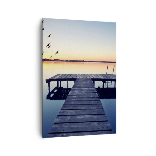 Obraz na płótnie - Drewniane molo nad jeziorem o wschodzie słońca z ptakami - 70x100cm - To był dobry dzień - Nowoczesna dekoracja ścienna do salonu i sypialni ARTTOR
