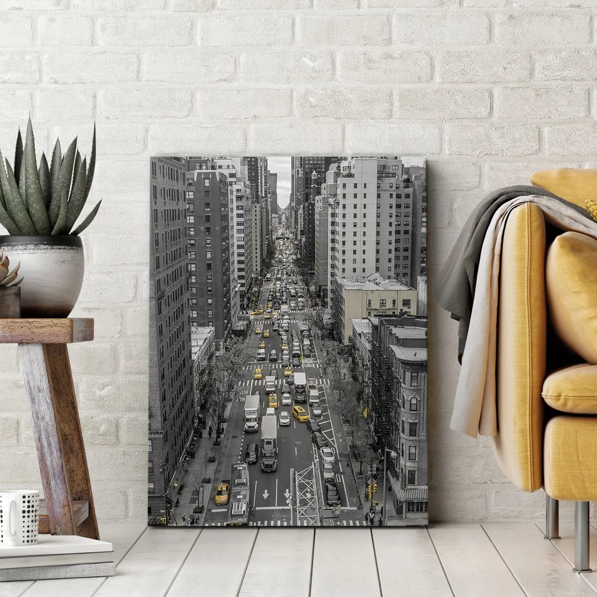 Obraz na płótnie - Panorama ruchliwej ulicy Nowego Jorku z żółtymi taksówkami - 50x70cm - Życie Nowego Yorku - Nowoczesna dekoracja ścienna do salonu, kuchni i sypialni ARTTOR