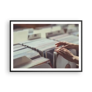Plakat w czarnej ramie - Ręce przeglądające kolekcję winyli - 100x70cm - W poszukiwaniu wzruszeń - Nowoczesna dekoracja ścienna do salonu i sypialni ARTTOR