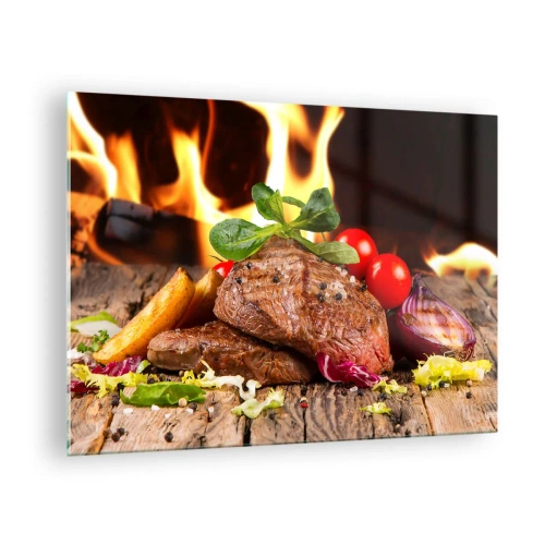 Obraz na szkle - Grillowany stek z warzywami na tle płomieni - 70x50cm - Wyczarowane żarem - Nowoczesna dekoracja ścienna do salonu i sypialni ARTTOR