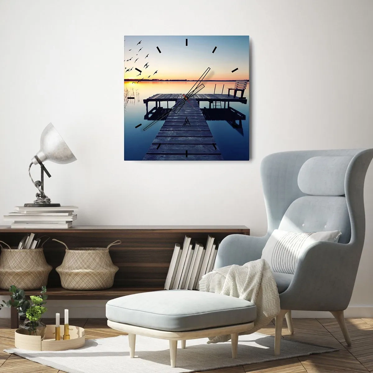Zegar ścienny - Drewniane molo nad jeziorem o wschodzie słońca z ptakami - 30x30cm - To był dobry dzień - Nowoczesna dekoracja ścienna do salonu i sypialni ARTTOR