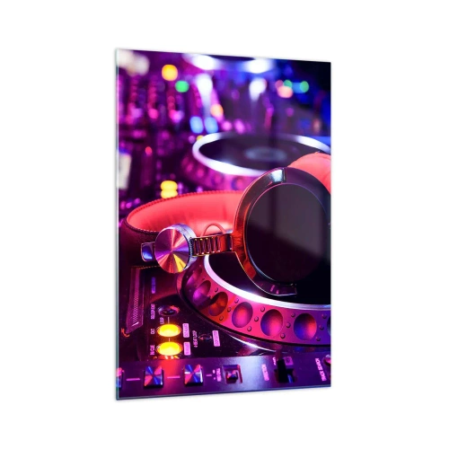 Obraz na szkle - Słuchawki DJ na konsolecie w neonowym oświetleniu - 70x100cm - Zanim się zacznie zabawa - Nowoczesna dekoracja ścienna do salonu i sypialni ARTTOR