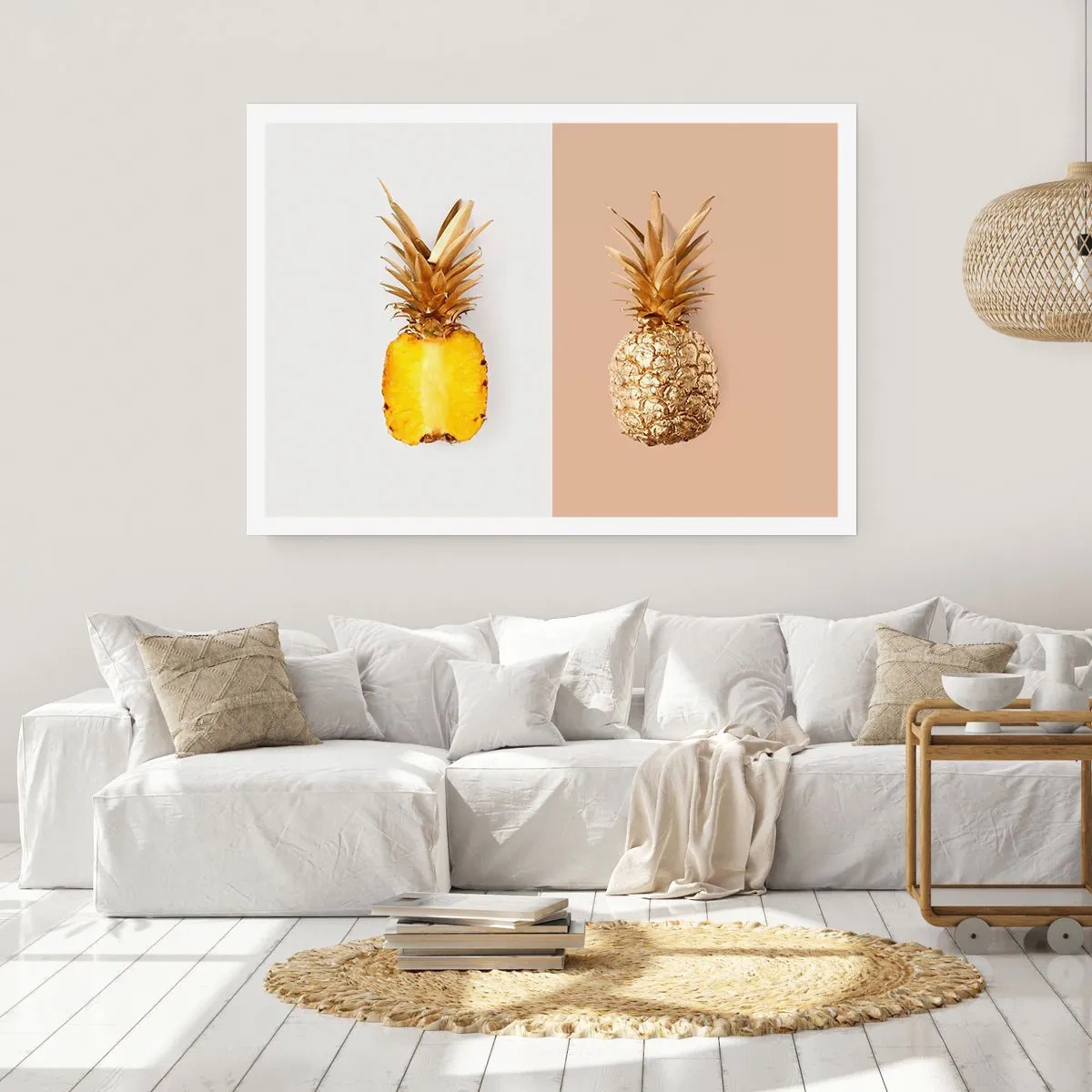 Plakat - Połówka świeżego i złotego ananasa na kontrastowym tle - 100x70cm - Ananas dla nas - Nowoczesna dekoracja ścienna do salonu i sypialni ARTTOR