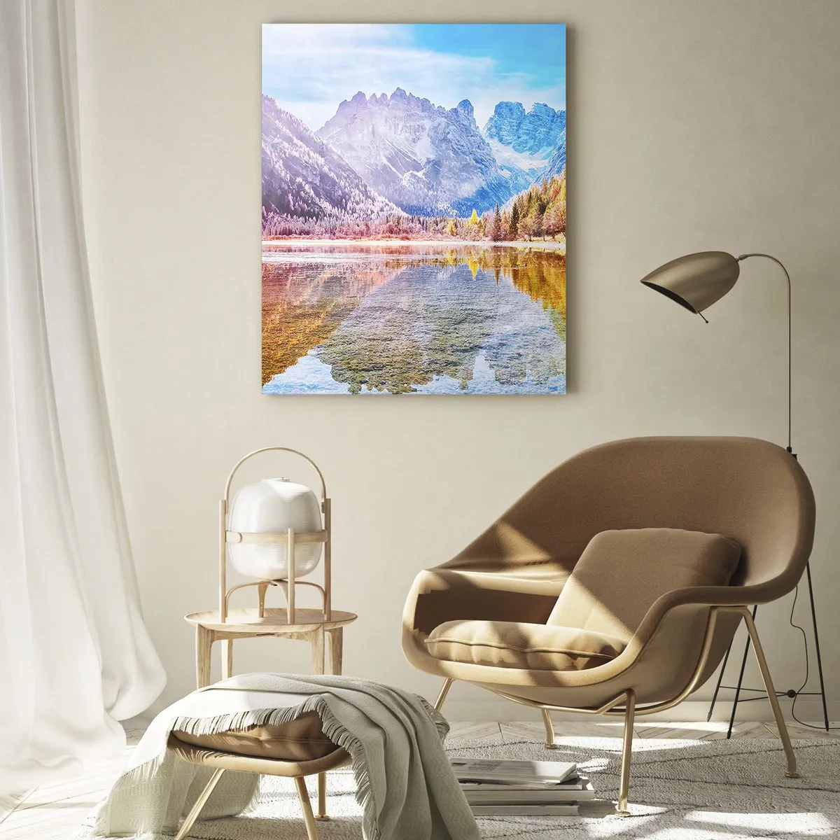 Obraz na szkle - Jesienne góry odbijające się w jeziorze, w otoczeniu kolorowych drzew - 50x70cm - A w górach już jesień - Nowoczesna dekoracja ścienna do salonu, kuchni i sypialni ARTTOR