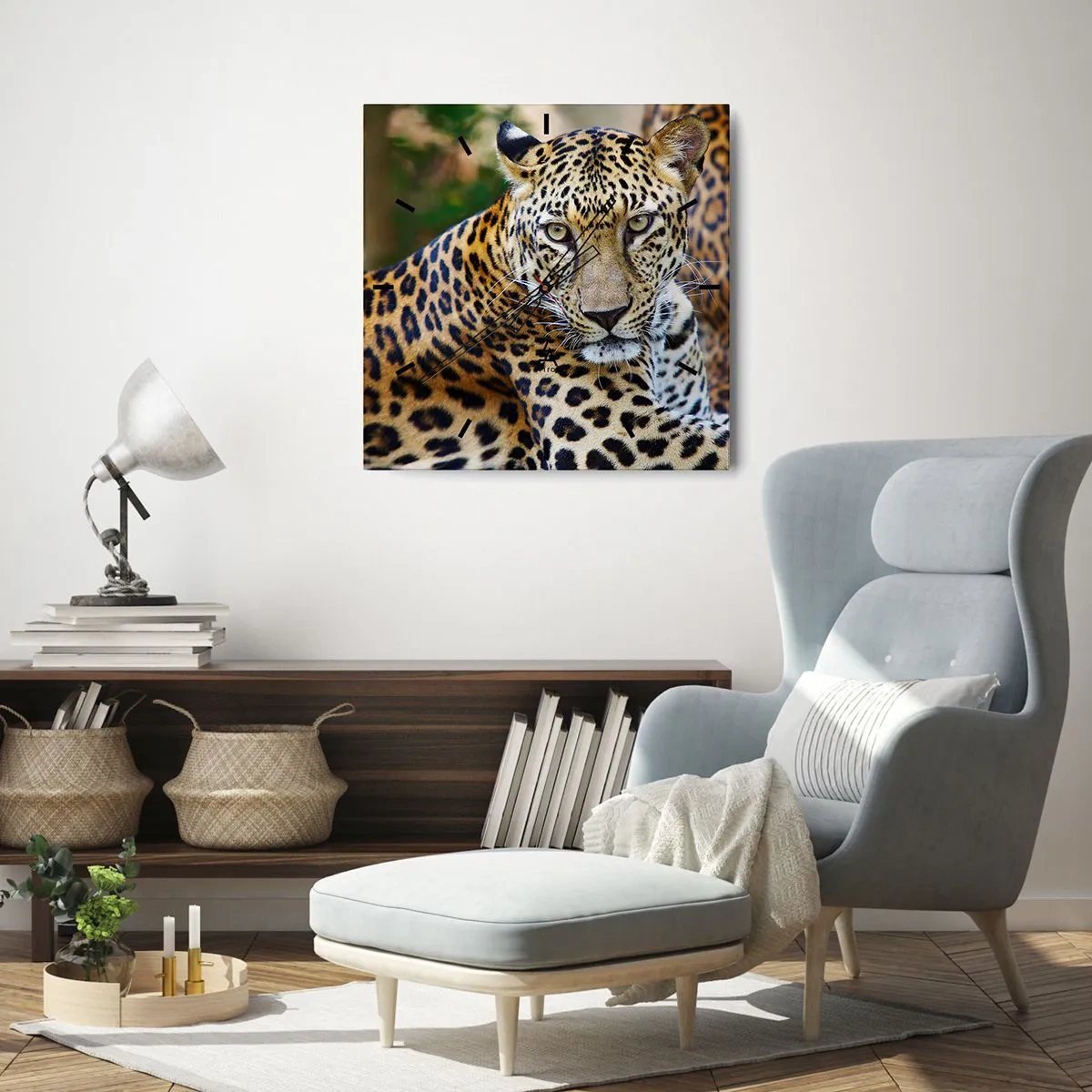 Zegar ścienny - Jaguar odpoczywający w naturalnym otoczeniu z zielonym tłem. - 30x30cm - Dziki i spokojny - Nowoczesna dekoracja ścienna do salonu i sypialni ARTTOR