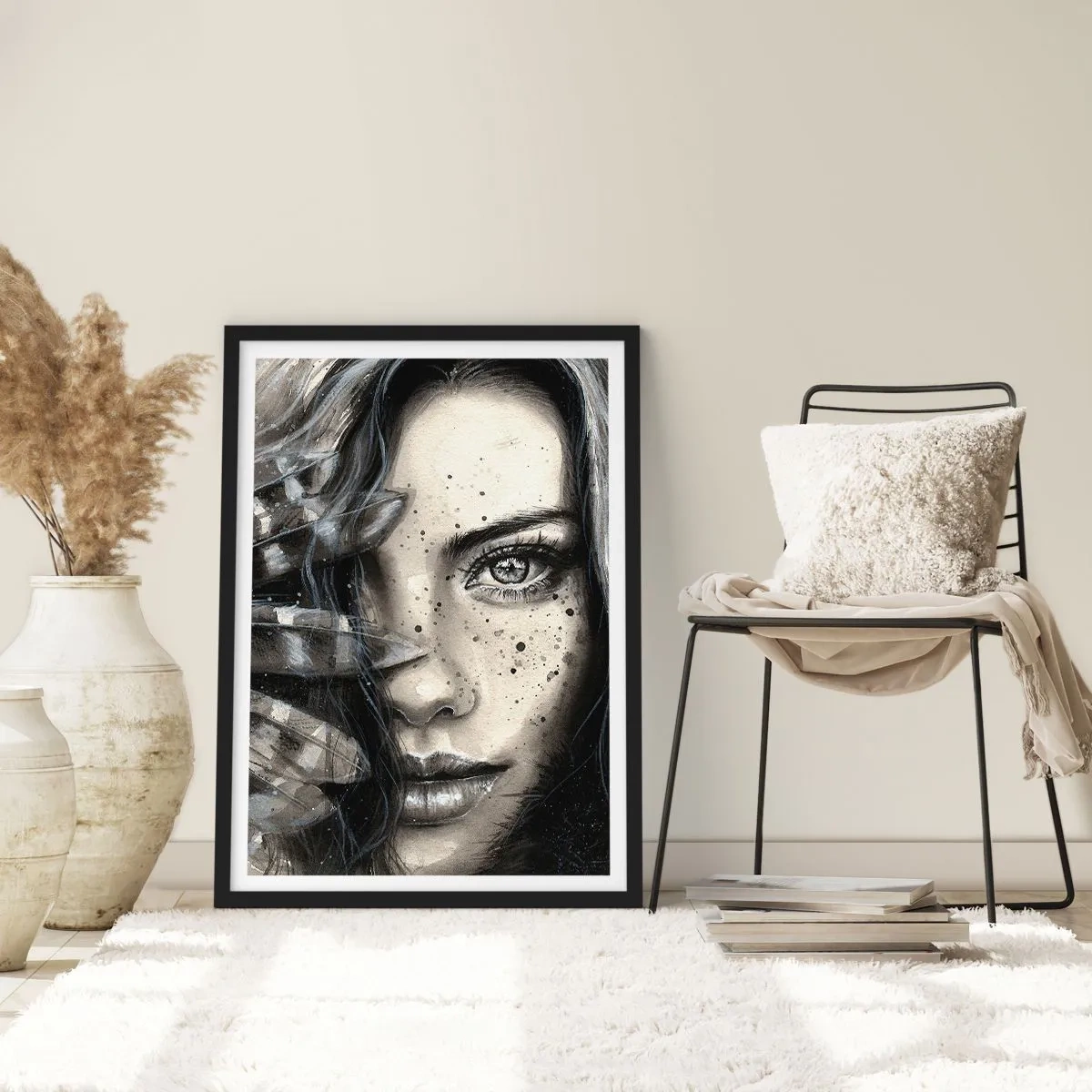 Plakat w czarnej ramie - Portret kobiety w monochromatycznym stylu - 50x70cm - Dzika piękność - Nowoczesna dekoracja ścienna do salonu i sypialni ARTTOR