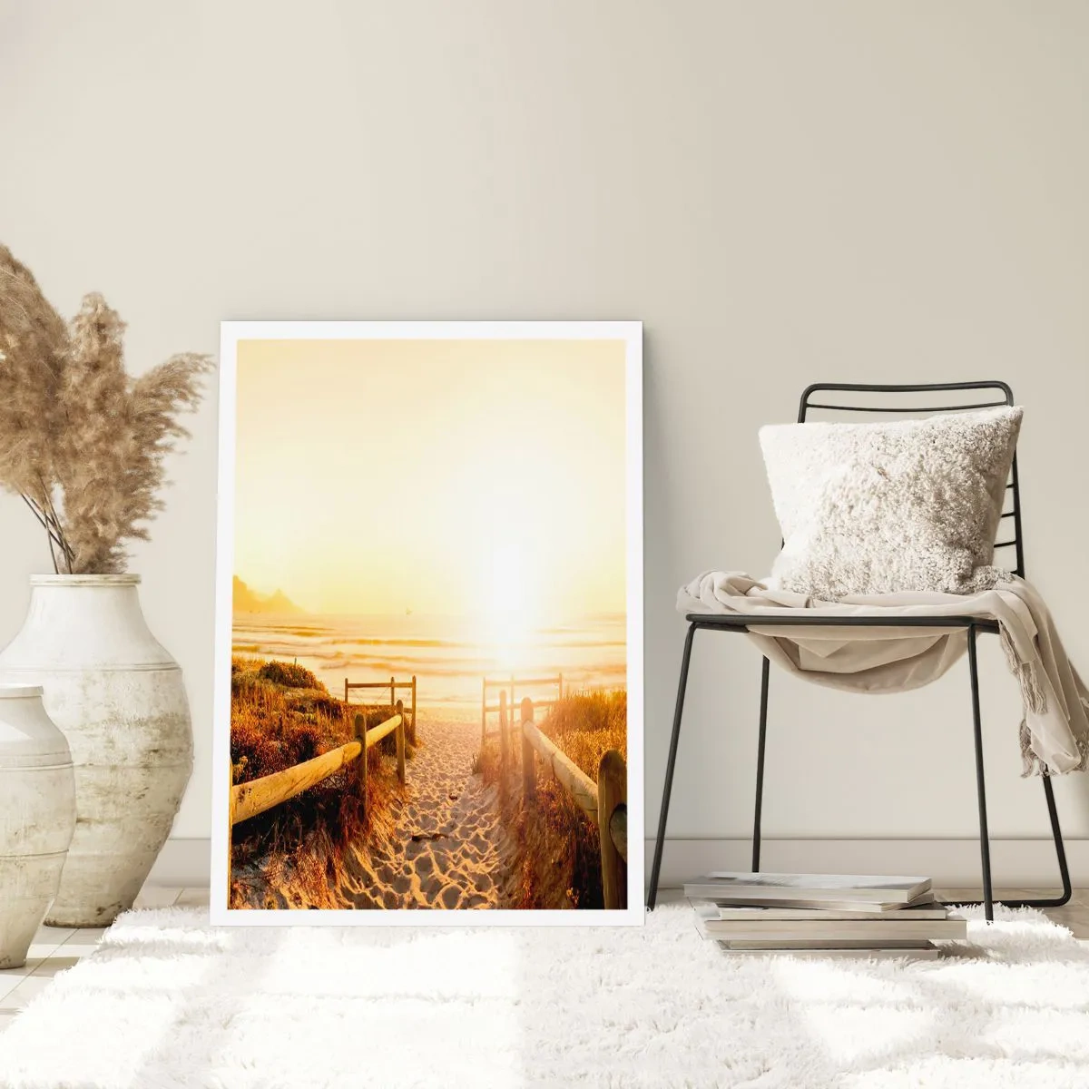 Plakat - Ścieżka na plażę oświetloną promieniami zachodzącego słońca - 50x70cm - Przez wydmę, w stronę słońca - Nowoczesna dekoracja ścienna do salonu, kuchni i sypialni ARTTOR