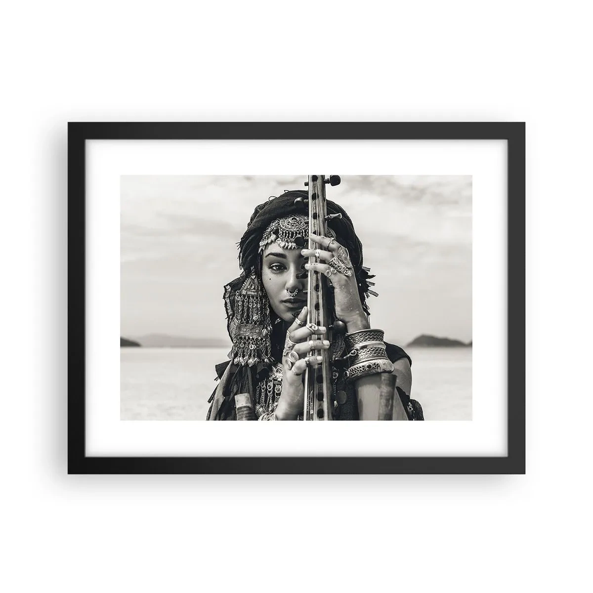 Plakat w czarnej ramie - Sama muzyka orientu - 40x30 cm