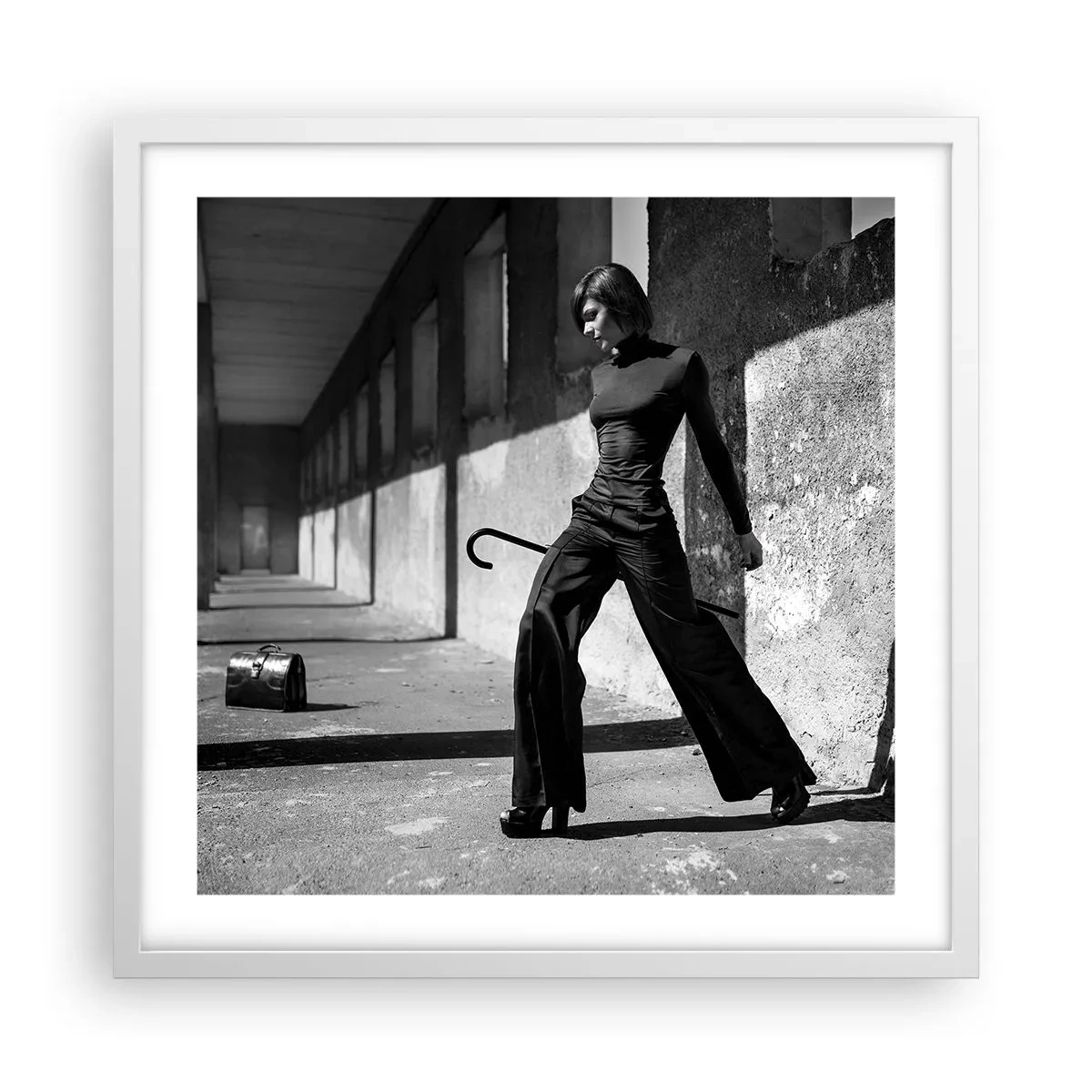 Plakat w białej ramie - Miejska elegancja - 50x50 cm