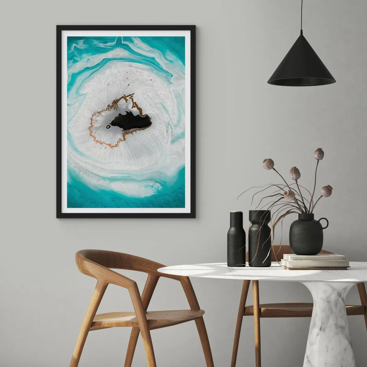 Plakat w czarnej ramie - Abstrakcyjny motyw w turkusowych i białych odcieniach z akcentem złota - 50x70cm - Wniknąć do wnętrza - Nowoczesna dekoracja ścienna do salonu i sypialni ARTTOR