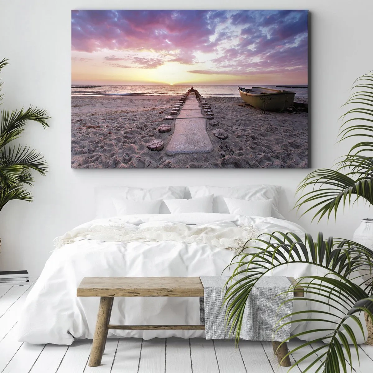 Obraz na płótnie - Plaża o wschodzie słońca z łodzią i pomostem - 70x50cm - Chwila głębokiego przeżycia - Nowoczesna dekoracja ścienna do salonu i sypialni ARTTOR
