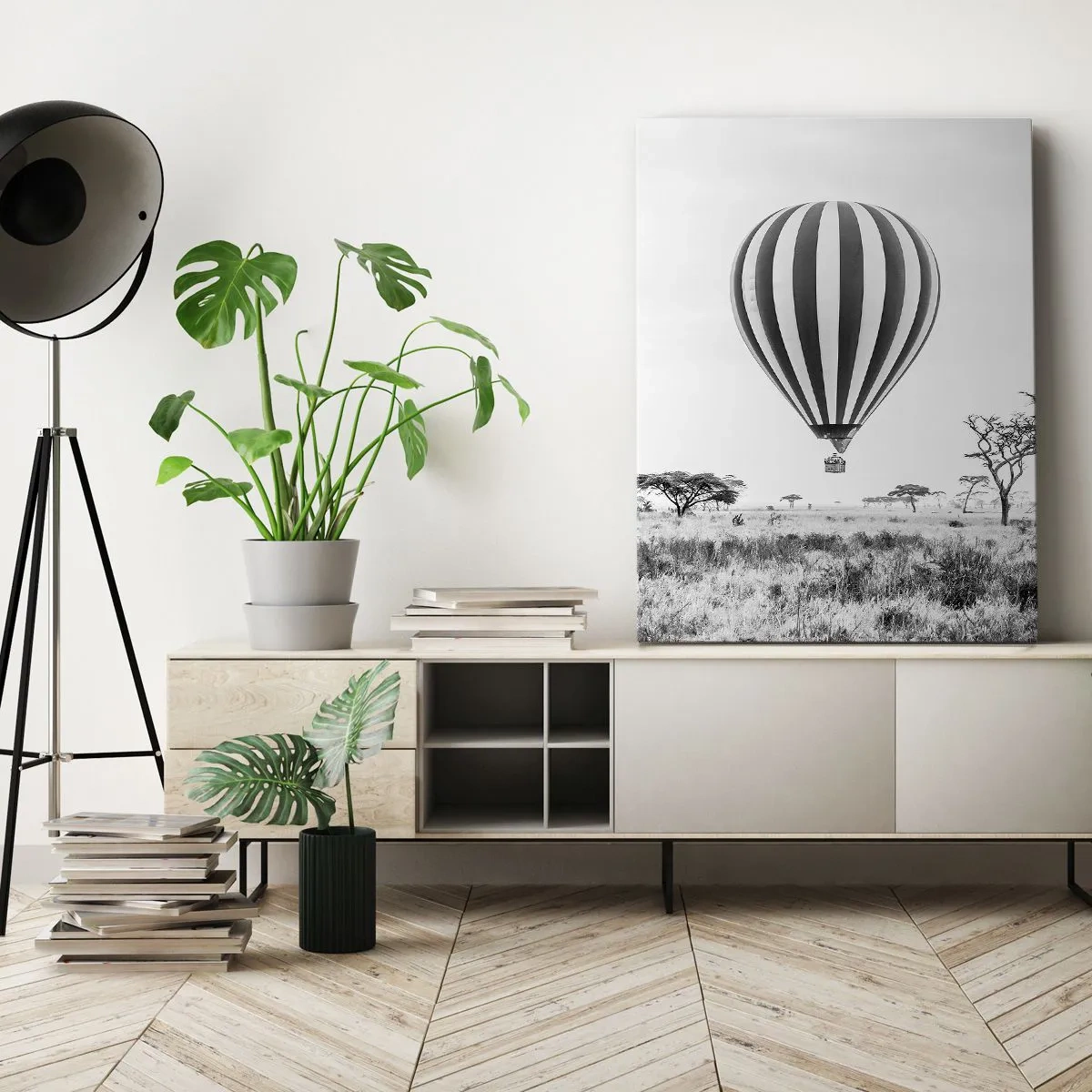 Obraz na płótnie - Balon na gorące powietrze unoszący się nad sawanną - 50x70cm - Nad sawanną - Nowoczesna dekoracja ścienna do salonu, kuchni i sypialni ARTTOR