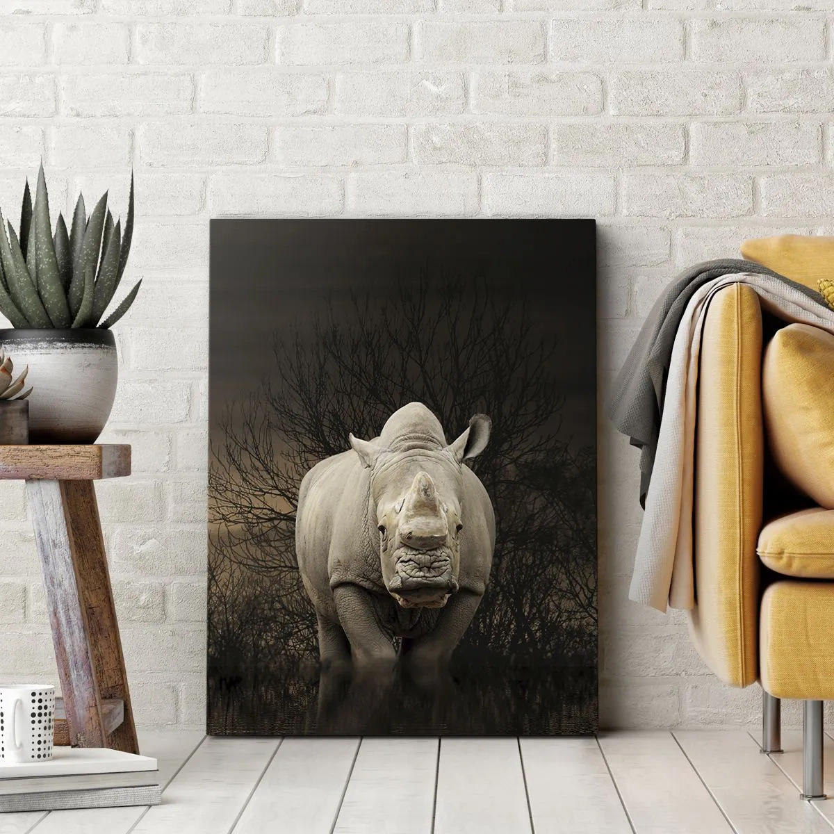 Obraz na płótnie - Nosorożec na tle gałęzi i ciemnego nieba - 50x70cm - Biały przeciw naturze - Nowoczesna dekoracja ścienna do salonu, kuchni i sypialni ARTTOR