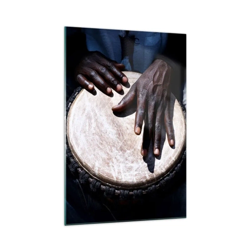 Obraz na szkle - Ręce grające na bębnie djembe w dynamicznej kompozycji - 70x100cm - Żyj w swoim rytmie - Nowoczesna dekoracja ścienna do salonu i sypialni ARTTOR