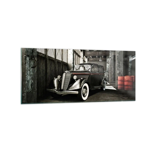 Obraz na szkle - Stylowy retro samochód w surowym magazynie - 120x50cm - Nieprzemijająca elegancja lat 30. - Nowoczesna dekoracja ścienna do salonu i sypialni ARTTOR