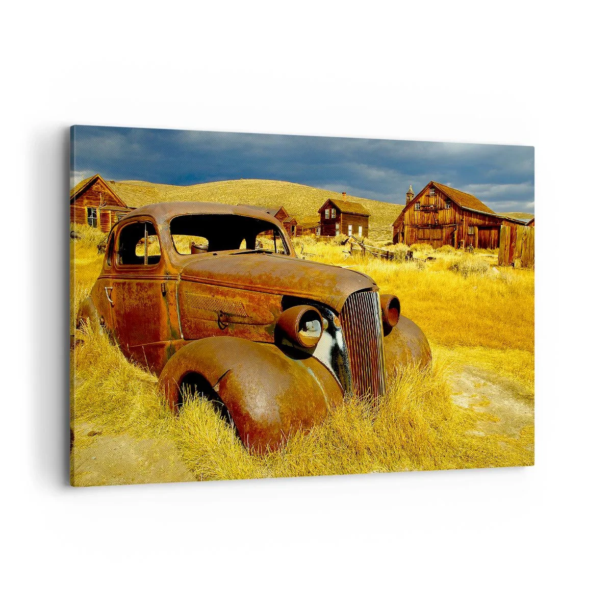 Obraz na płótnie - Stary zardzewiały samochód na tle opuszczonych drewnianych chat - 120x80cm - Zasłużony odpoczynek - Nowoczesna dekoracja ścienna do salonu, kuchni i sypialni ARTTOR