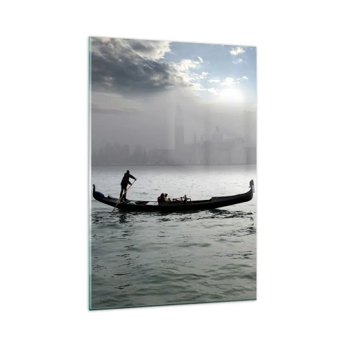 Obraz na szkle - Gondola płynąca po wodach Wenecji w mglisty poranek z widokiem na miasto - 80x120cm - Bajeczne miasto z wody i mgły - Nowoczesna dekoracja ścienna do salonu i sypialni ARTTOR