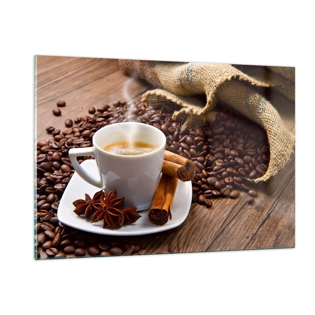 Obraz na szkle - Kubek kawy z cynamonem i ziarnami kawy na drewnianym stole - 120x80cm - Korzenny smak i aromat - Nowoczesna dekoracja ścienna do salonu, kuchni i sypialni ARTTOR