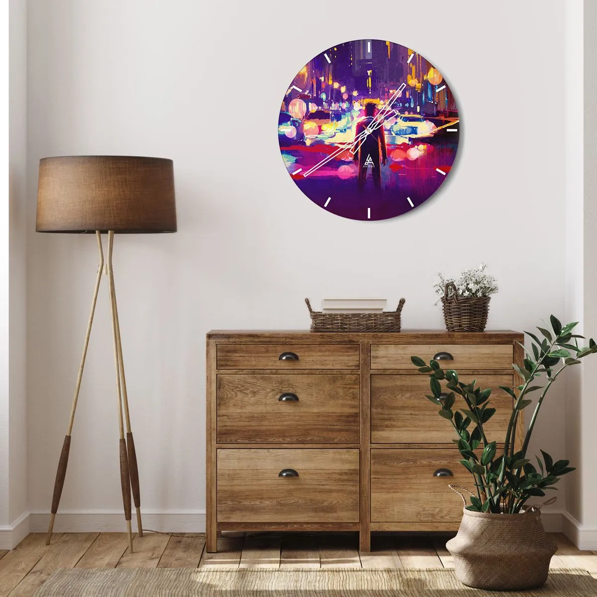 Zegar ścienny - Postać na tle kolorowego miasta nocą - 30x30cm - Zanurzony w świetle - Nowoczesna dekoracja ścienna do salonu, kuchni i sypialni ARTTOR