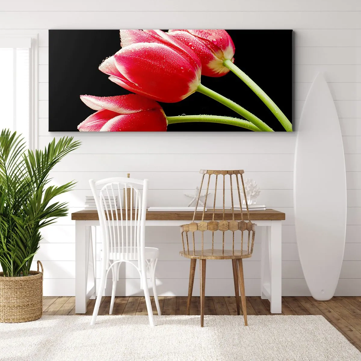 Obraz na płótnie - Czerwone tulipany z kroplami rosy na czarnym tle - 160x50cm - Obietnica czystej miłości - Nowoczesna dekoracja ścienna do salonu i sypialni ARTTOR