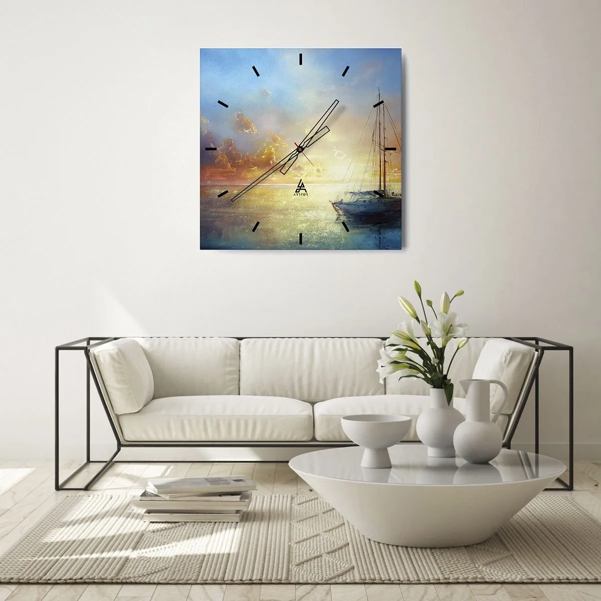 Zegar ścienny - Jacht na spokojnym morzu o zachodzie słońca - 30x30cm - W złotej zatoce - Nowoczesna dekoracja ścienna do salonu i sypialni ARTTOR