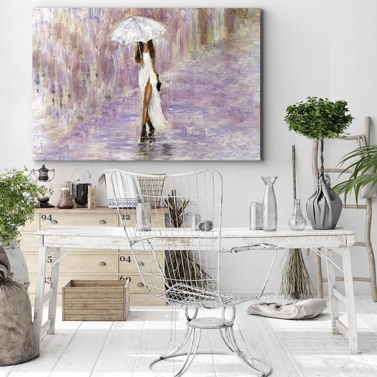 Obraz na płótnie - Kobieta z parasolką spacerująca w deszczu w liliowych tonacjach - 70x50cm - W liliowym deszczu - Nowoczesna dekoracja ścienna do salonu i sypialni ARTTOR