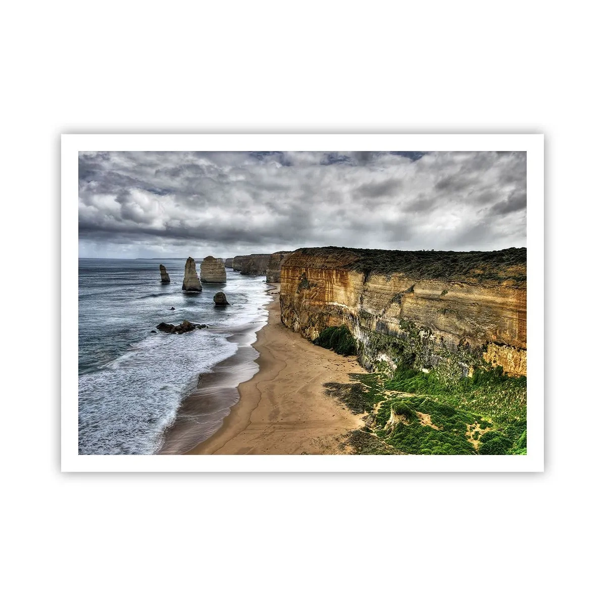 Plakat - Klifowe wybrzeże z plażą i skalnymi formacjami - 100x70cm - Surowe piękno - Nowoczesna dekoracja ścienna do salonu i sypialni ARTTOR