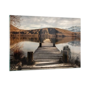 Obraz na szkle - Drewniany pomost nad jeziorem z widokiem na góry w tle - 120x80cm - Pejzaż w ciszy - Nowoczesna dekoracja ścienna do salonu, kuchni i sypialni ARTTOR