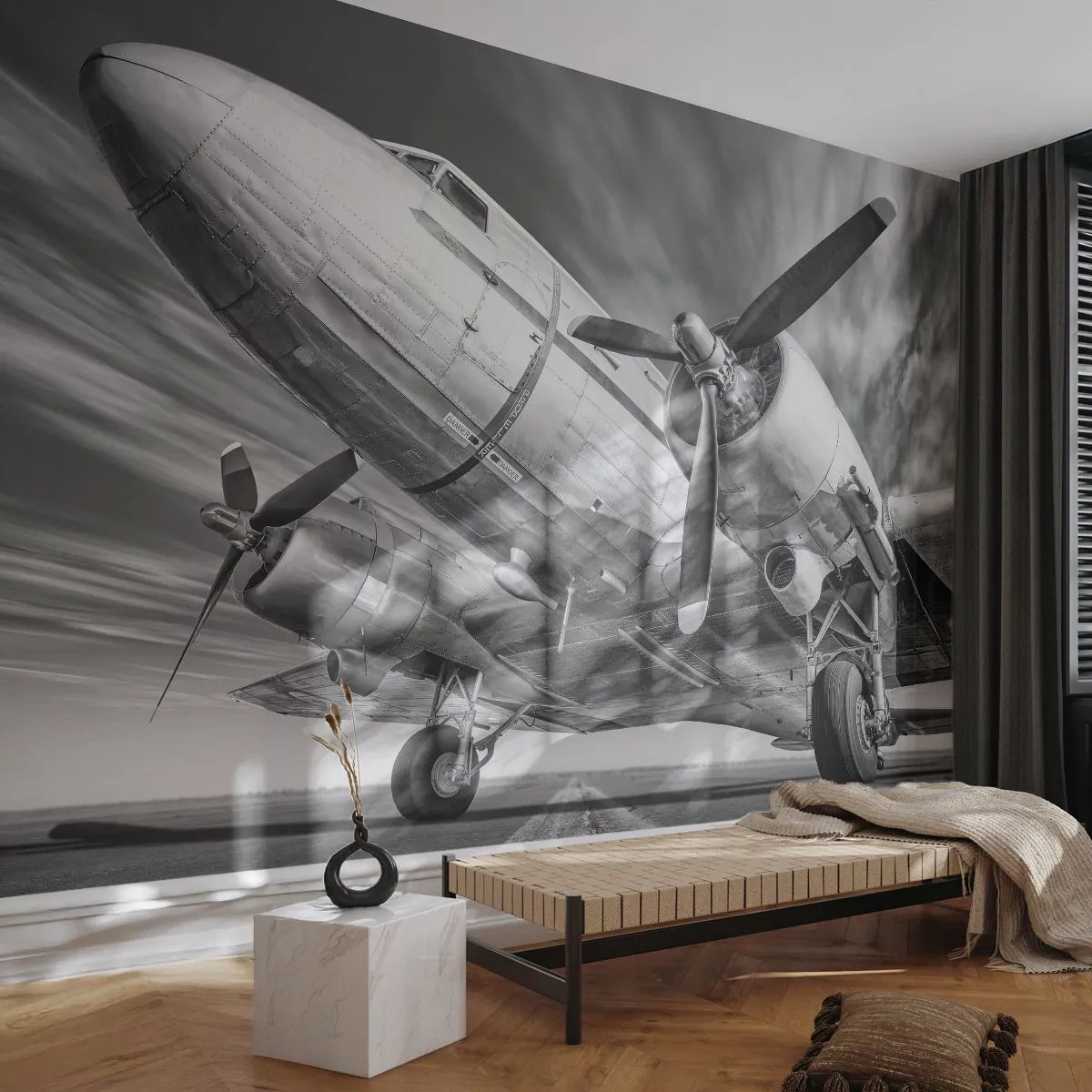 Fototapeta Standard Eco - Zabytkowy samolot w czerni i bieli na pasie startowym - 100x70cm - Zawsze gotowy do lotu - Nowoczesna dekoracja ścienna do salonu i sypialni ARTTOR