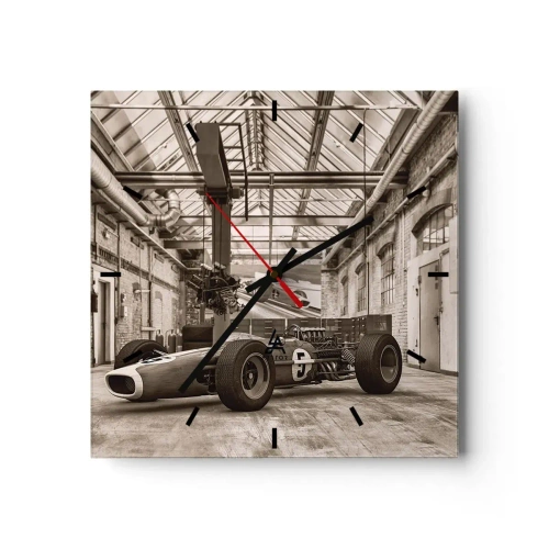 Zegar ścienny - Czarno-biały samochód wyścigowy w industrialnym wnętrzu - 30x30cm - Odpoczynek zwycięzcy - Nowoczesna dekoracja ścienna do salonu i sypialni ARTTOR