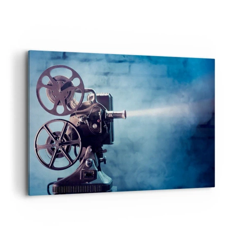 Obraz na płótnie - Stary projektor filmowy rzucający światło na tle błękitnej scenerii - 120x80cm - W starym kinie - Nowoczesna dekoracja ścienna do salonu, kuchni i sypialni ARTTOR