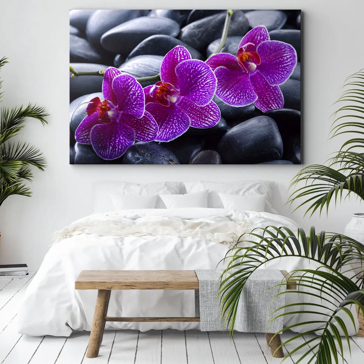 Obraz na płótnie - Fioletowe orchidee na tle czarnych kamieni - 70x50cm - Kamienie pojaśniały z zachwytu - Nowoczesna dekoracja ścienna do salonu i sypialni ARTTOR