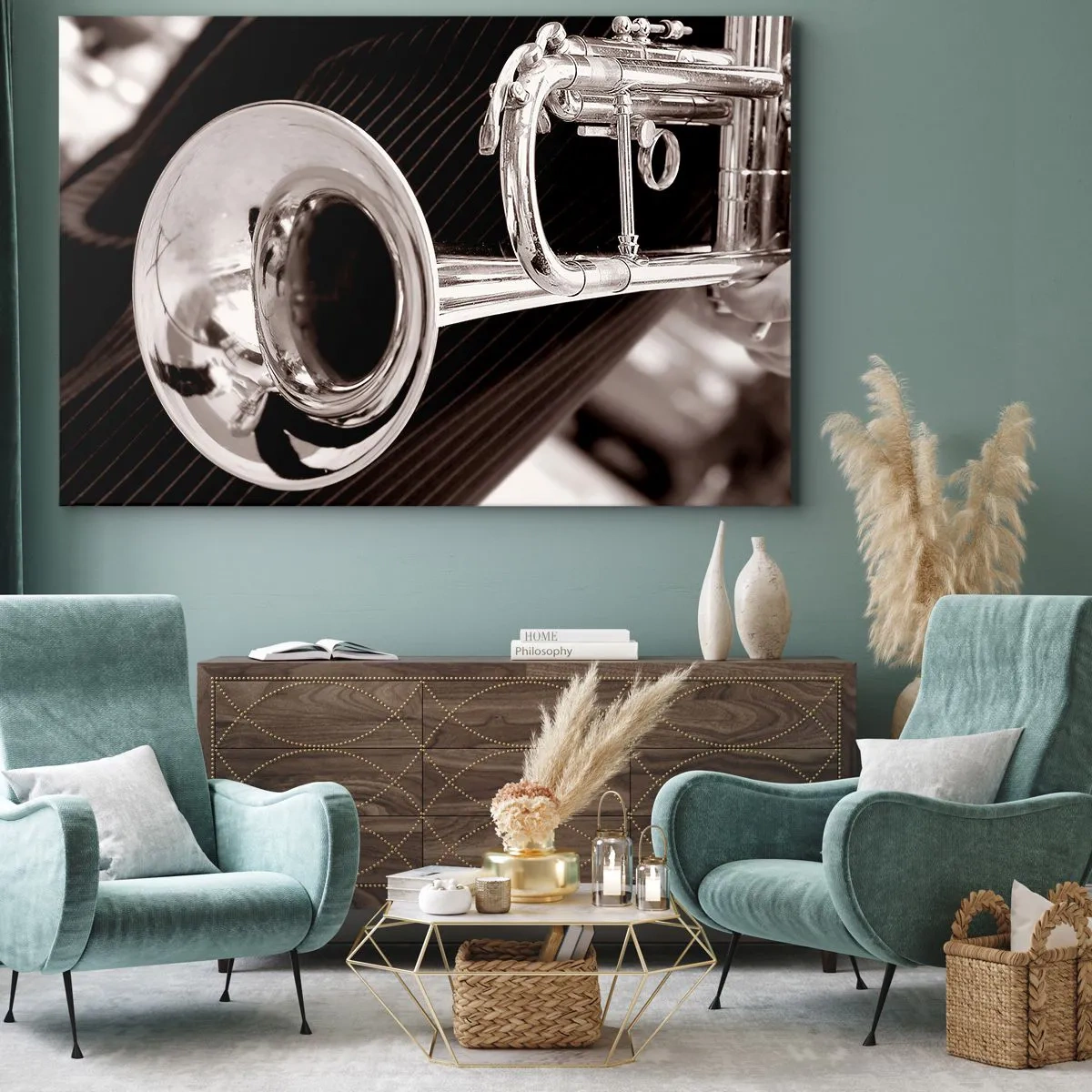 Obraz na płótnie - Srebrna trąbka w zbliżeniu na tle eleganckiego materiału - 70x50cm - Muzyczna podróż do lat 30. - Nowoczesna dekoracja ścienna do salonu i sypialni ARTTOR
