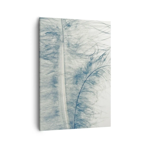 Obraz na płótnie - Delikatne pióro w odcieniach niebieskiego na jasnym tle - 50x70cm - Szept natury - Nowoczesna dekoracja ścienna do salonu, kuchni i sypialni ARTTOR