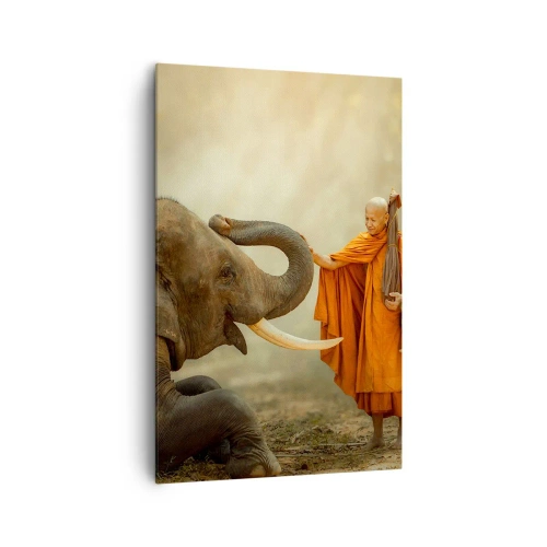 Obraz na płótnie - Mnich i słoń w harmonii na tle natury - 80x120cm - Spotkanie w podróży - Nowoczesna dekoracja ścienna do salonu i sypialni ARTTOR