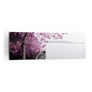 Obraz na płótnie - Łódka przy brzegu jeziora wśród różowych drzew - 160x50cm - W różowej ciszy - Nowoczesna dekoracja ścienna do salonu i sypialni ARTTOR