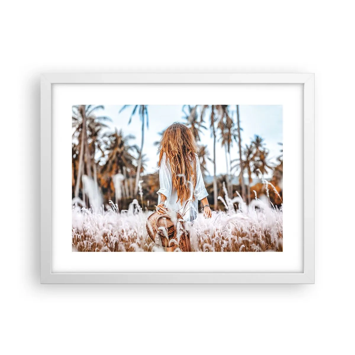 Plakat w białej ramie - Zrodzona z puchu traw - 40x30 cm