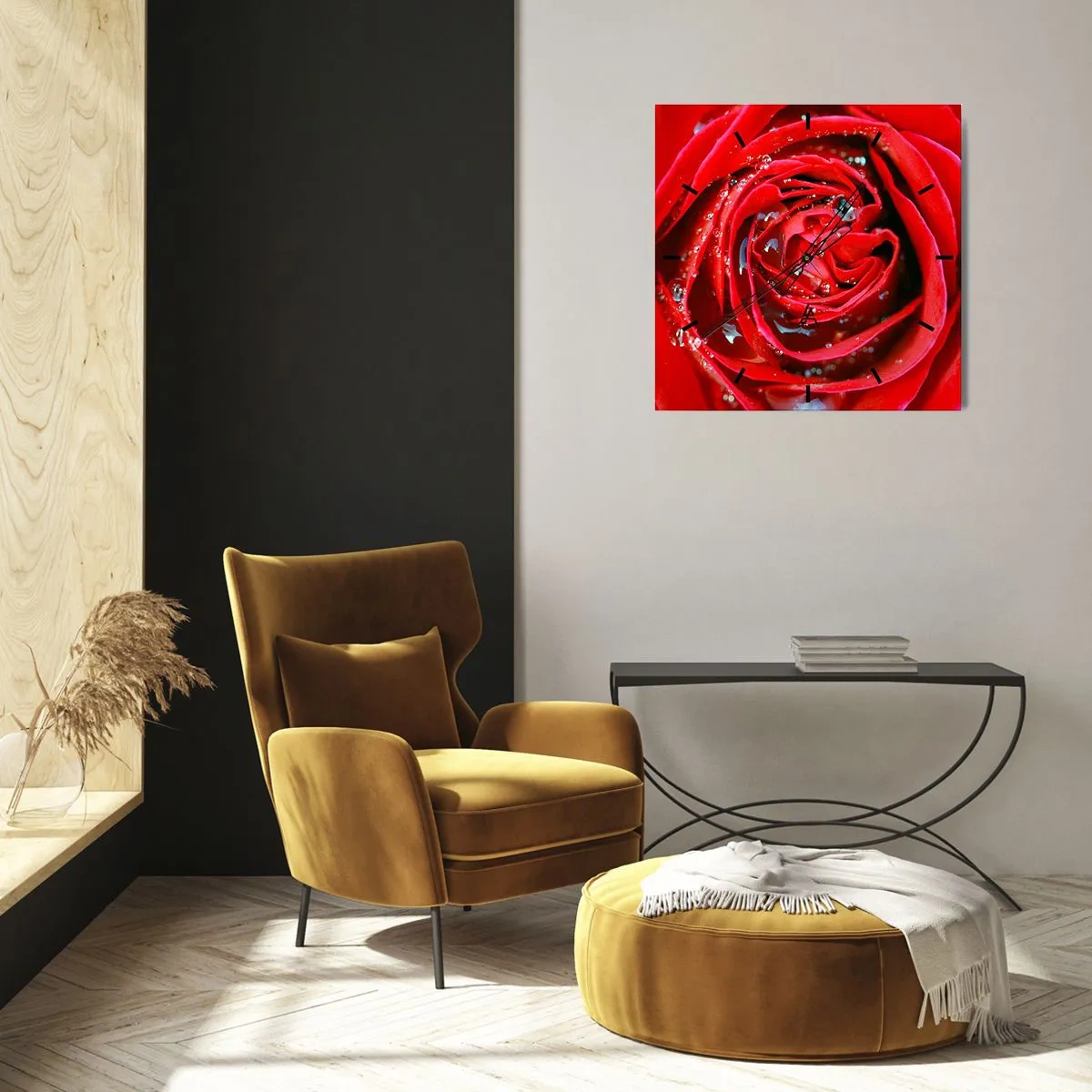 Zegar ścienny - Czerwona róża w zbliżeniu z kroplami wody na płatkach - 30x30cm - W kroplach rosy - Nowoczesna dekoracja ścienna do salonu i sypialni ARTTOR