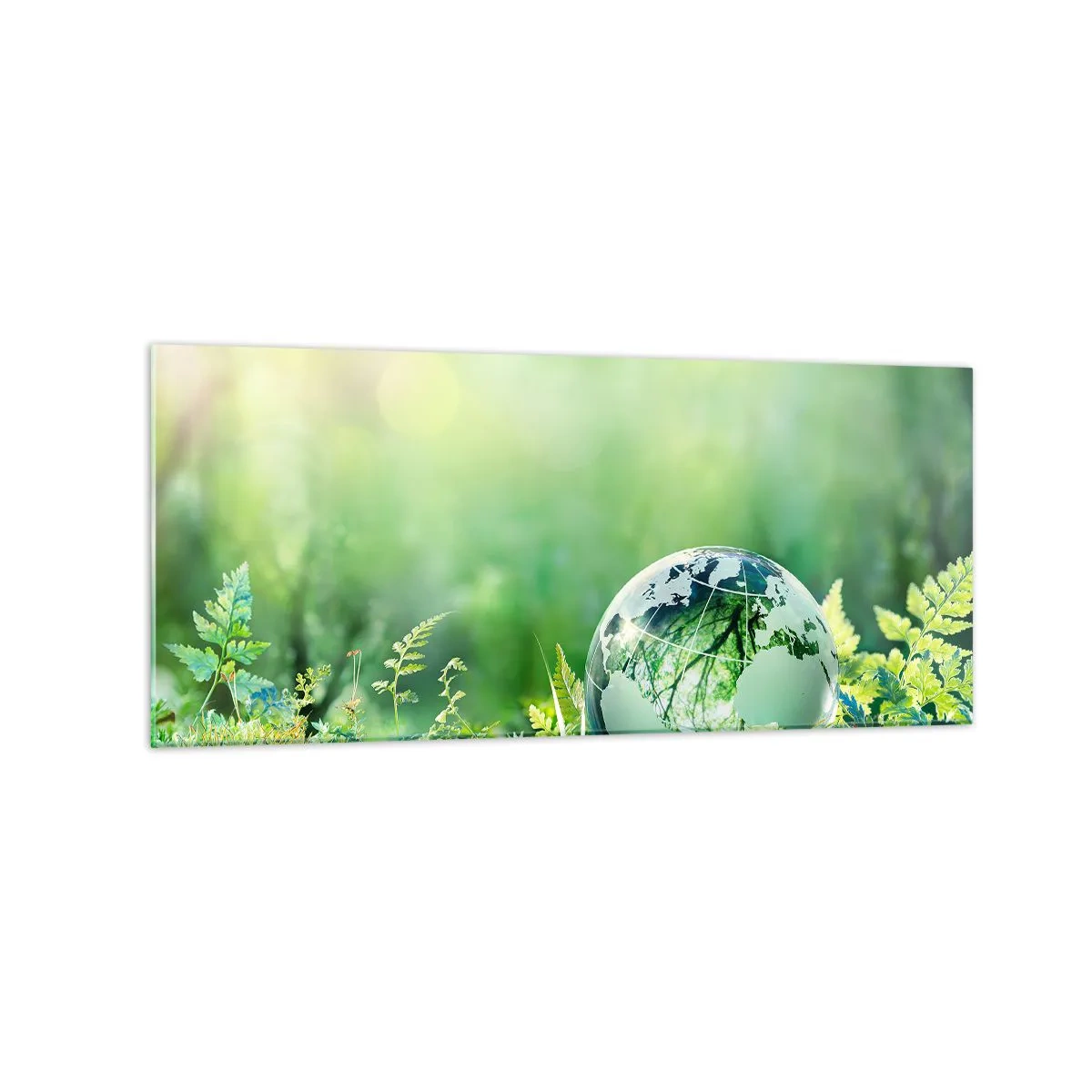 Obraz na szkle - Kryształowa kula ziemska wśród zieleni na tle natury - 120x50cm - Zielona planeta - Nowoczesna dekoracja ścienna do salonu i sypialni ARTTOR