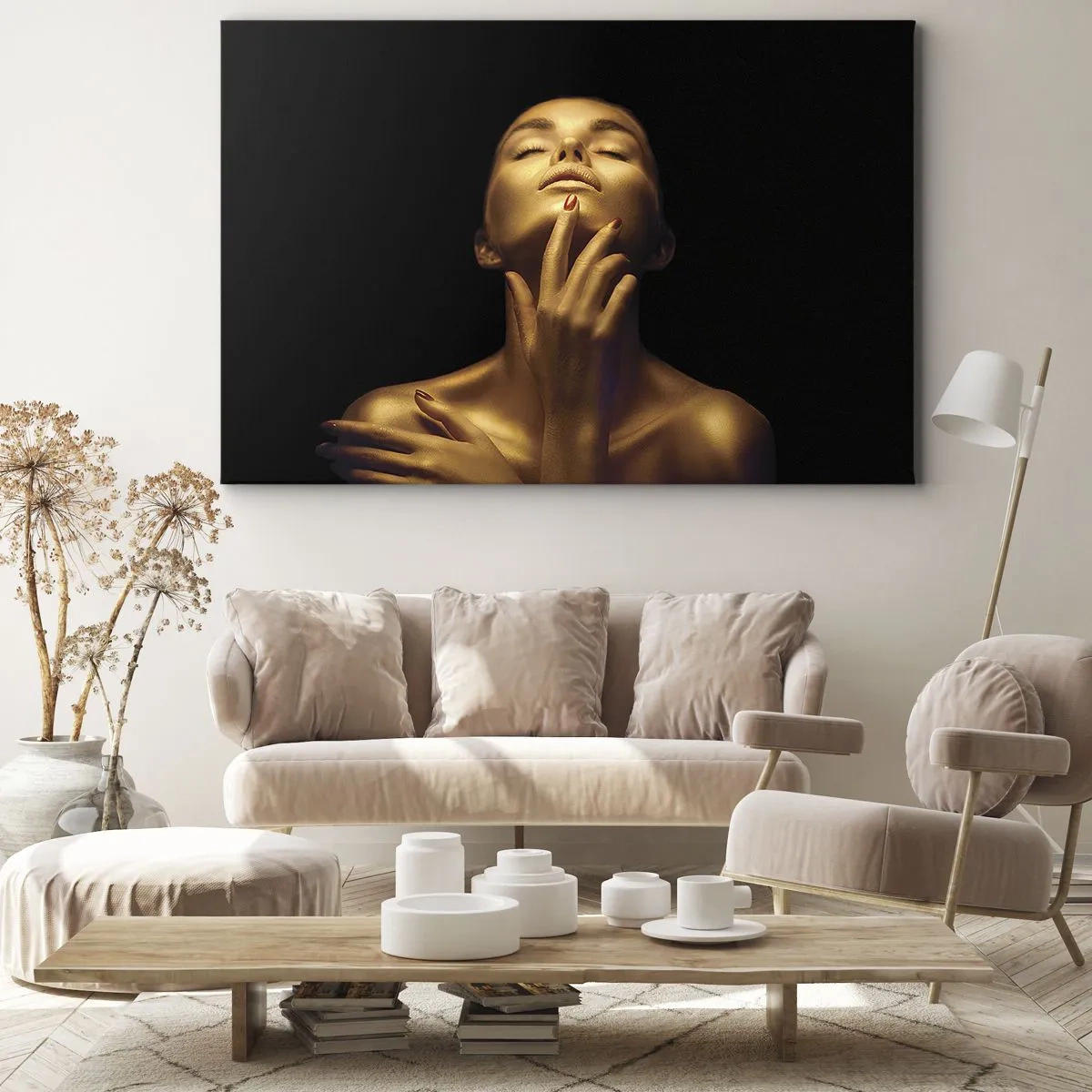 Obraz na płótnie - Portret kobiety w złotym blasku na czarnym tle - 70x50cm - Jak złoty jedwab - Nowoczesna dekoracja ścienna do salonu i sypialni ARTTOR