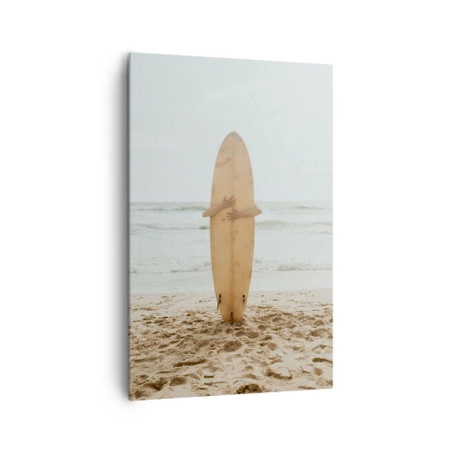 Obraz na płótnie - Osoba trzymająca deskę surfingową na tle oceanu - 80x120cm - Z miłości do fal - Nowoczesna dekoracja ścienna do salonu i sypialni ARTTOR