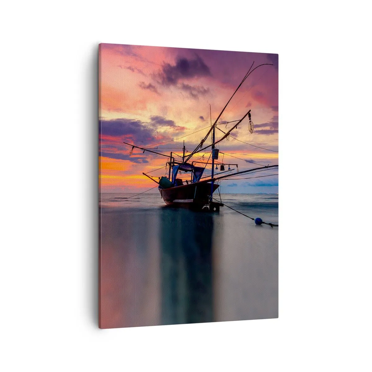 Obraz na płótnie - Tradycyjna łódź rybacka na spokojnym morzu o zachodzie słońca - 50x70cm - Egzotyczny wieczór - Nowoczesna dekoracja ścienna do salonu, kuchni i sypialni ARTTOR