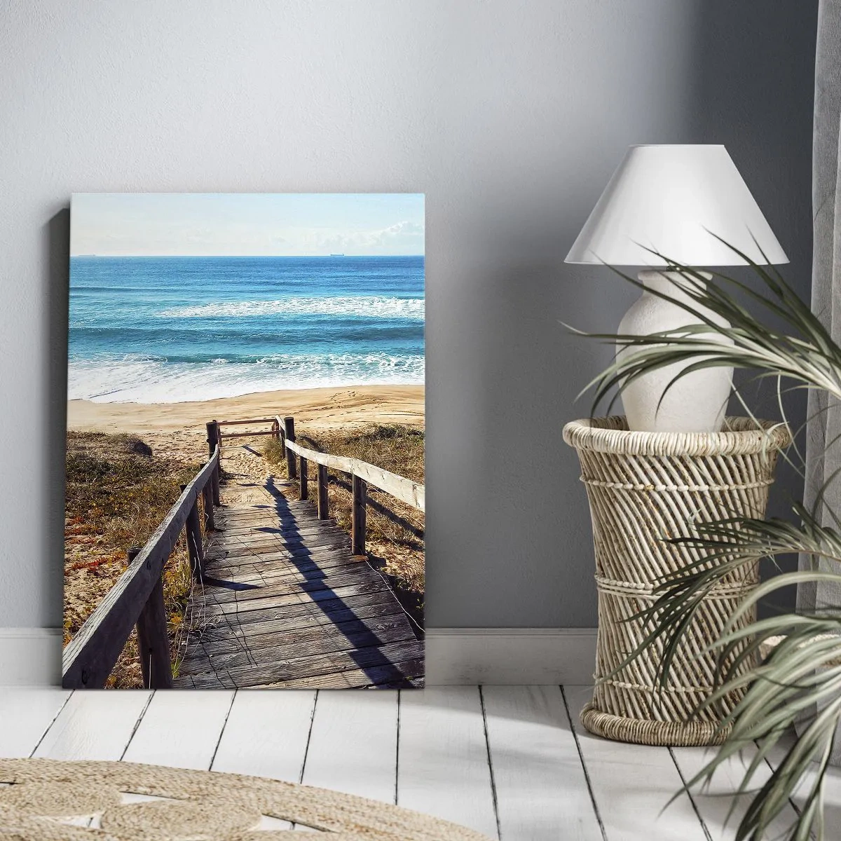 Obraz na płótnie - Drewniana ścieżka prowadząca na plażę z turkusowym morzem w tle - 50x70cm - Biegnij! - Nowoczesna dekoracja ścienna do salonu, kuchni i sypialni ARTTOR