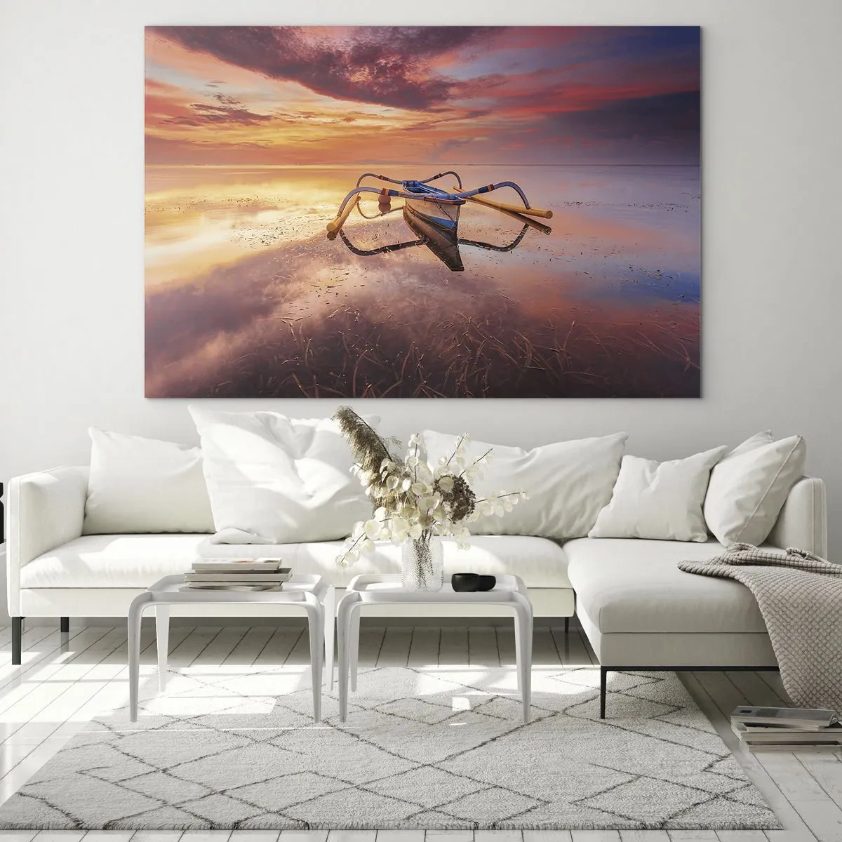 Obraz na szkle - Tradycyjna łódź na spokojnej wodzie o zachodzie słońca - 70x50cm - Spokój tropikalnego wieczoru - Nowoczesna dekoracja ścienna do salonu i sypialni ARTTOR