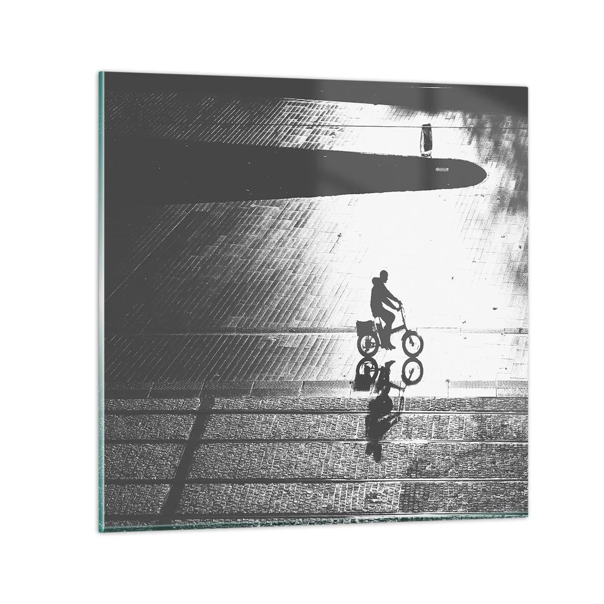 Obraz na szkle - Przed siebie, przez miasto - 30x30 cm