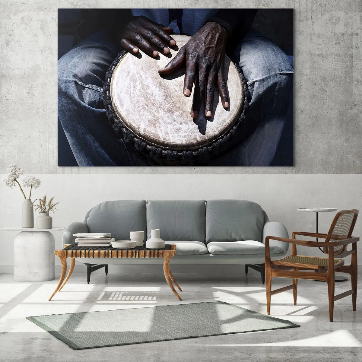 Obraz na szkle - Dłonie grające na bębnie djembe w bliskim ujęciu - 70x50cm - Żyj w swoim rytmie - Nowoczesna dekoracja ścienna do salonu i sypialni ARTTOR