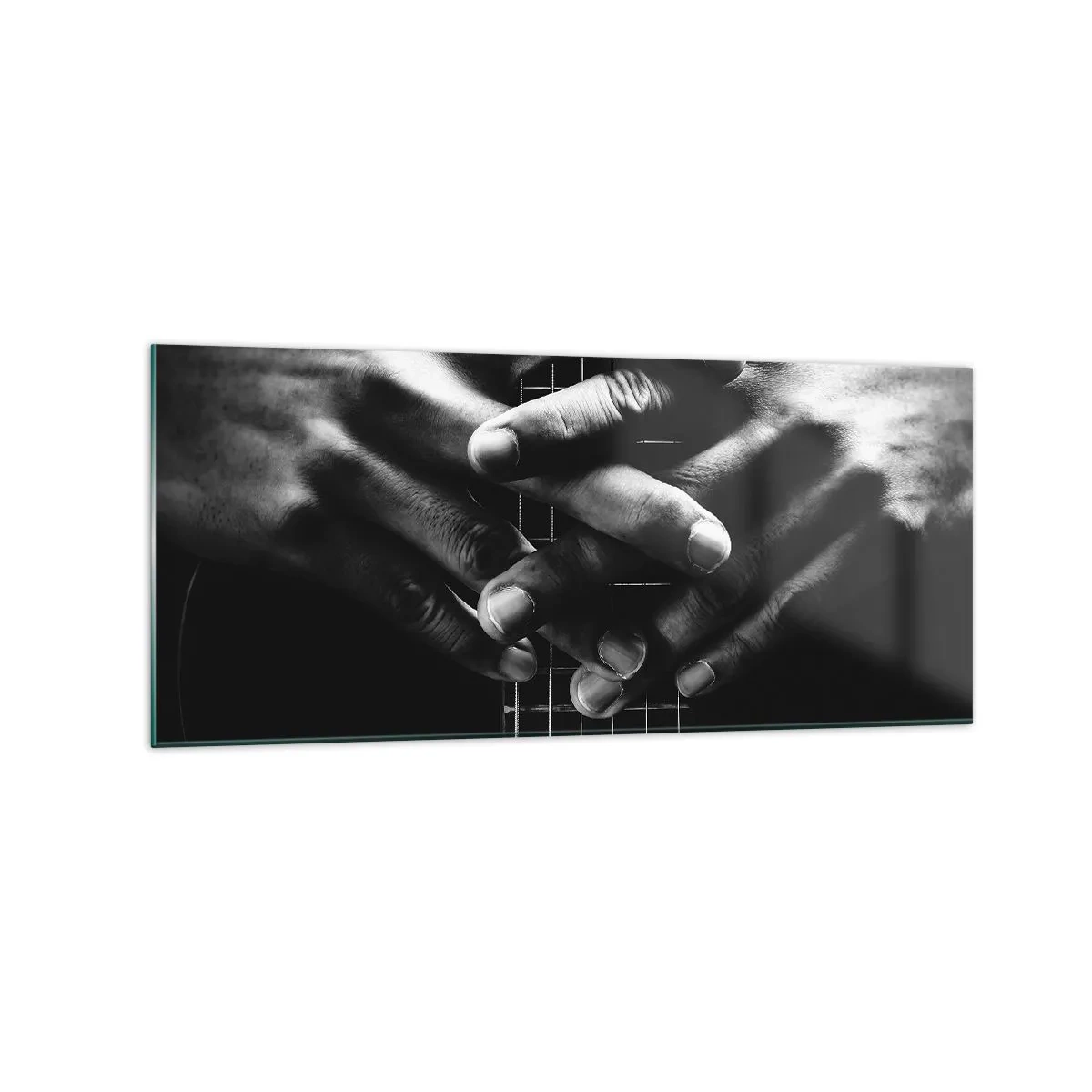 Obraz na szkle - Dłonie splecione na gitarze w monochromatycznej tonacji - 120x50cm - Modlitwa artysty - Nowoczesna dekoracja ścienna do salonu i sypialni ARTTOR