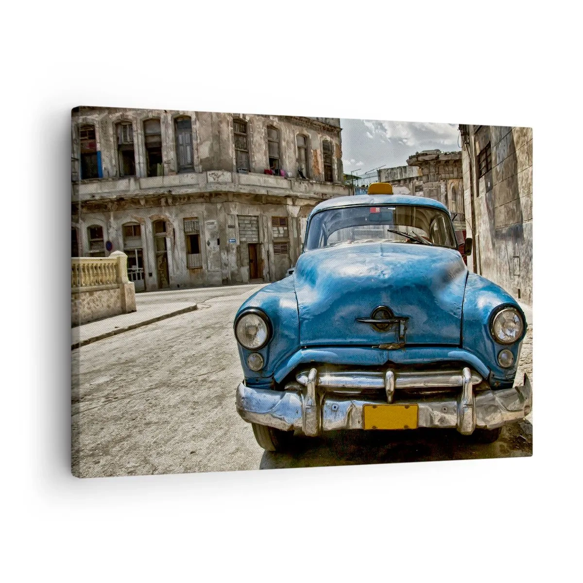 Obraz na płótnie - Stare niebieskie auto na ulicy w retro stylu - 70x50cm - Stare jest piękne - Nowoczesna dekoracja ścienna do salonu i sypialni ARTTOR